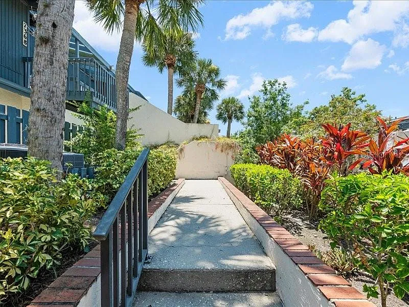 2 bed, 2.0 bath, 1400 sqft, $2,400 — Photo 4