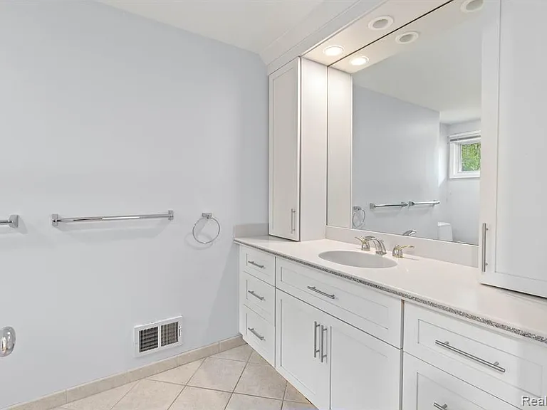 4966 Whispering Pine Ln — Photo 24