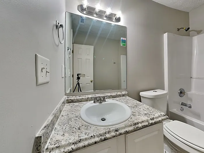 504 Edgewater Way — Photo 14