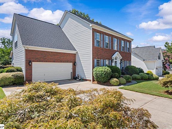 2nd image of 18 Meadow Rose Dr