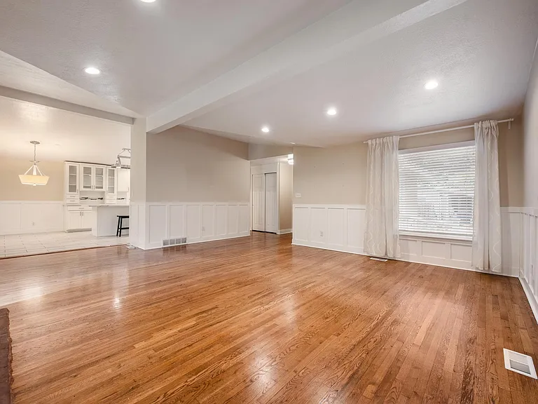 1844 E Southmoor Dr — Photo 2
