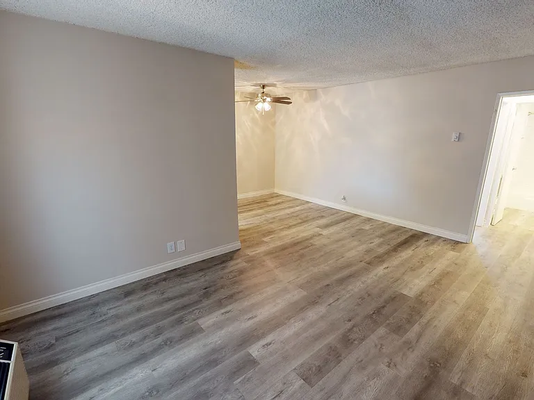 Collins Apts..Gorgeous Newly Remodeled Spacious Units Available..Great Location! — Photo 10
