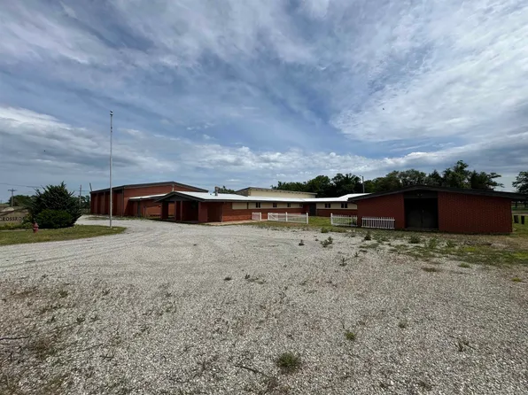 9444 202nd Rd, Winfield, KS 67156