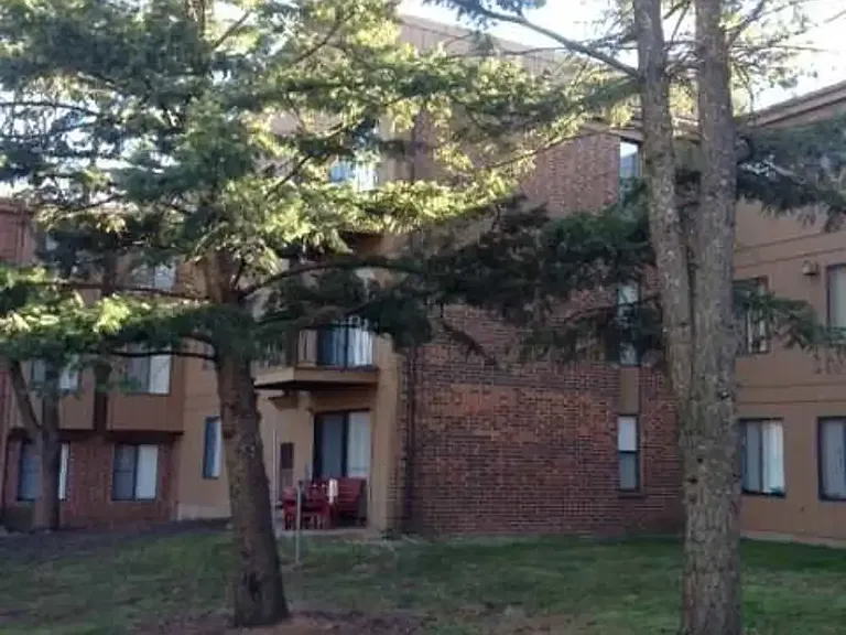 Pine Aire Apartments — Photo 2