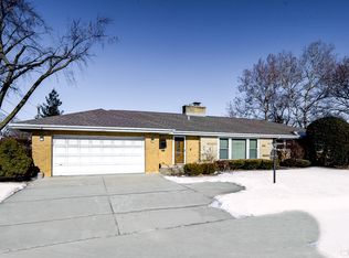 922 S Na Wa Ta Ave, Mount Prospect, IL 60056