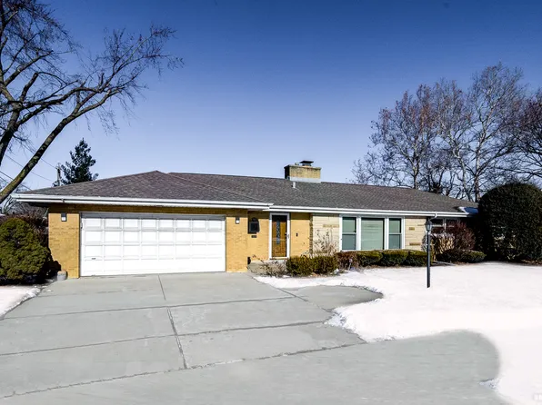 922 S Na Wa Ta Ave, Mount Prospect, IL 60056