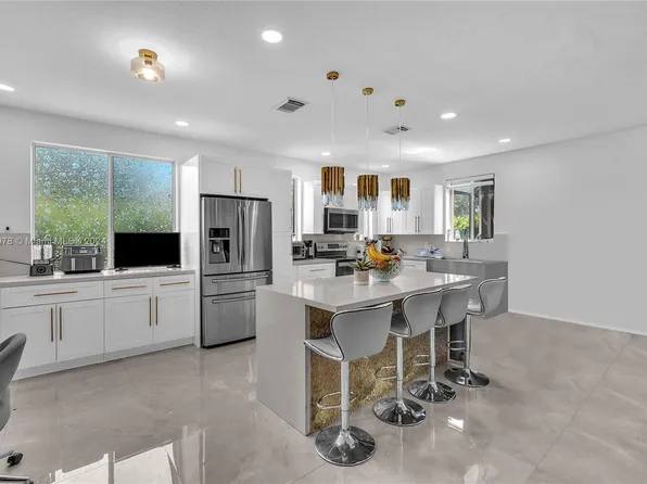 20565 NW 8th Ct, Miami Gardens, FL 33169