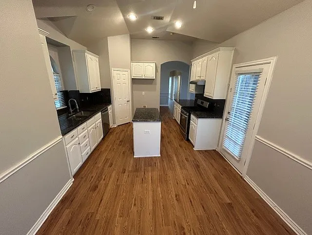 4 bed, 1763 sqft, $2,100 — Photo 3