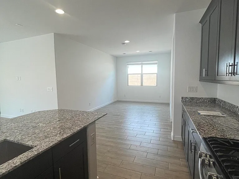 11148 W Parkway Dr — Photo 12