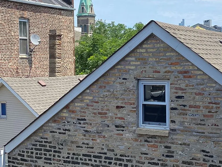Pilsen 1820 Throop — Photo 32