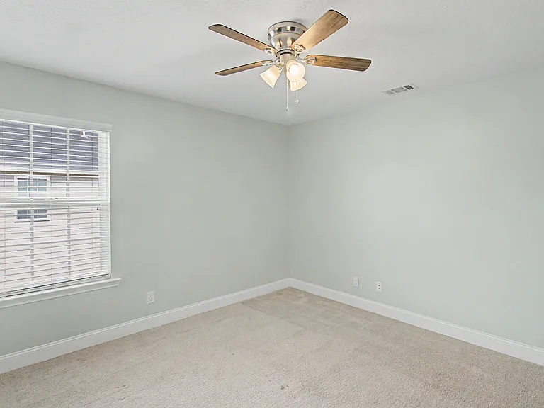 906 Rachel Ln — Photo 18