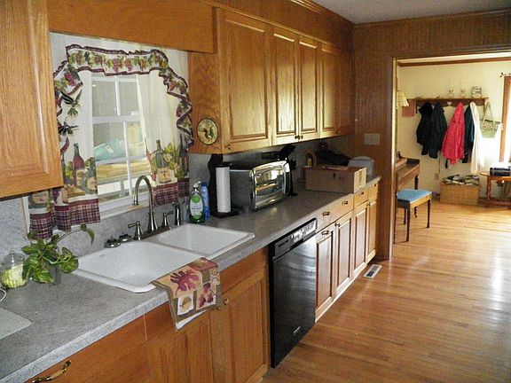 custom cabinets in kitchen