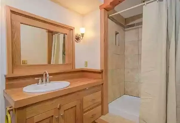Master bedroom bathroom