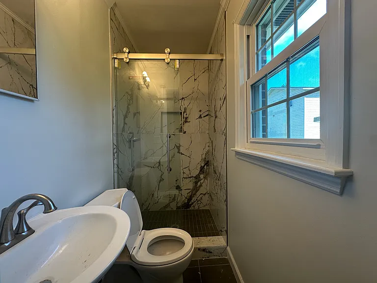 4646 Manchester Dr — Photo 3