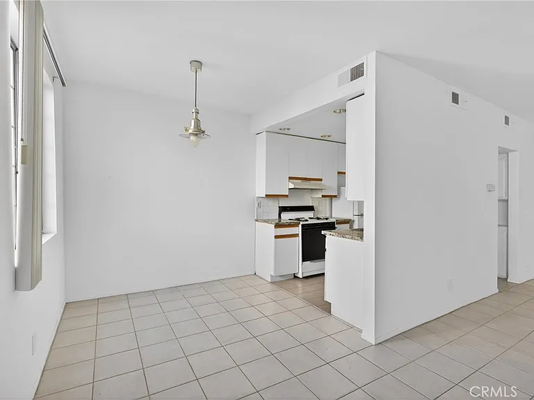 4441 Woodman Ave #111 — Photo 12