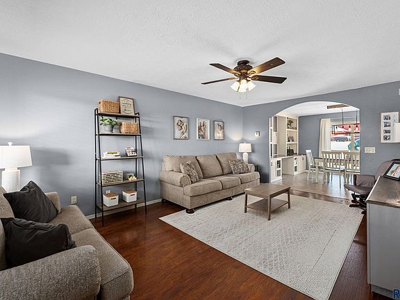 4th image of 1006 Ash Grove St