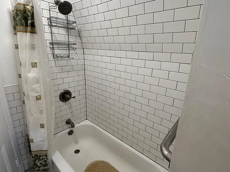 160 Bergen Ave — Photo 6