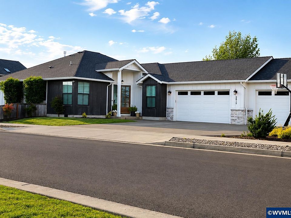 1st image of 2611 NE Riverstone Loop