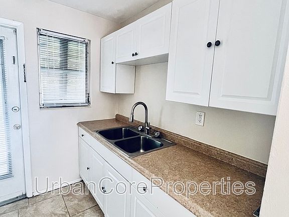 4th image of 311 24th Ave N APT C