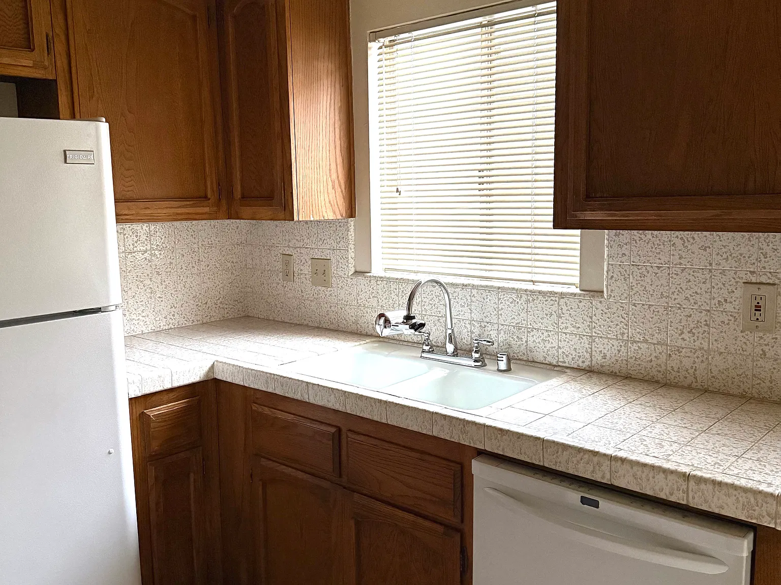 2 bed, 840 sqft, $3,000 — Photo 3