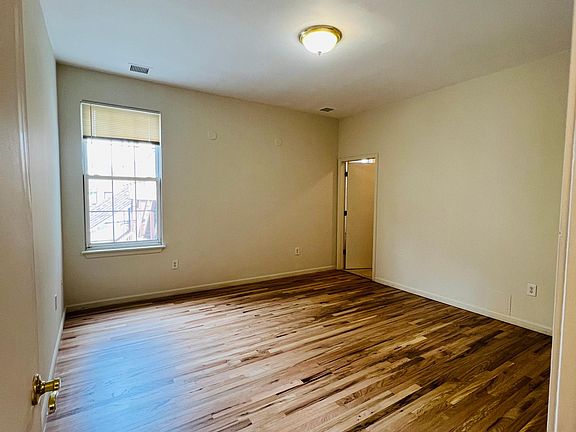 Large Master Bedroom, High Ceilings