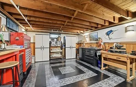 65 W Park Ave — Photo 16
