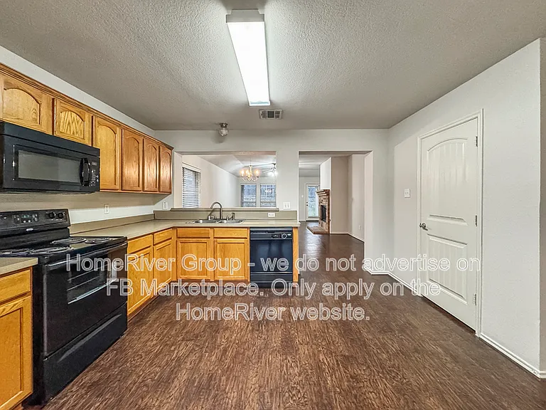 2829 Snowy Owl Dr — Photo 7