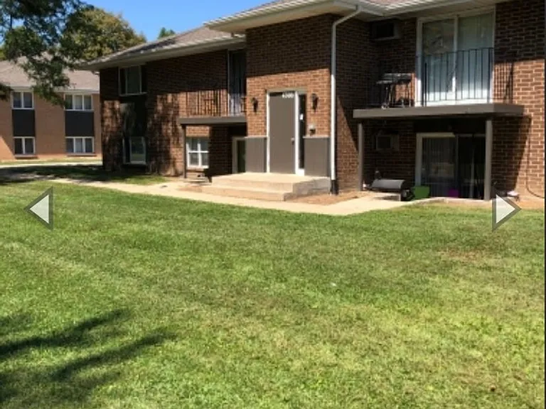 Immaculate Updated 1 and 2 Bedrooms with 1 Bath — Photo 34