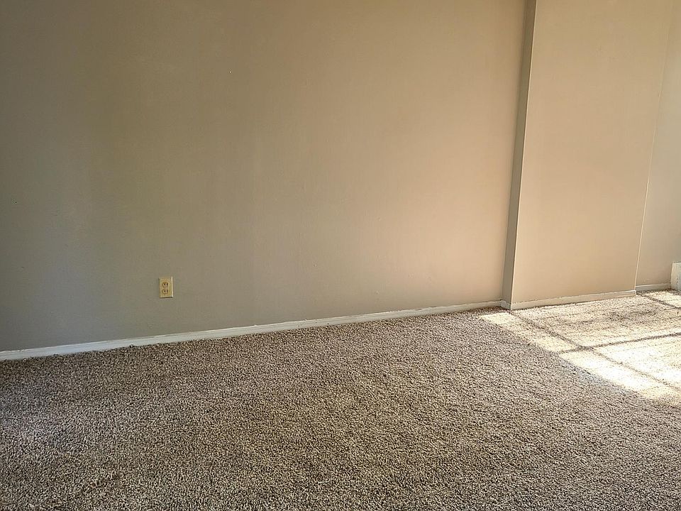 2nd image of 8143 Manor St