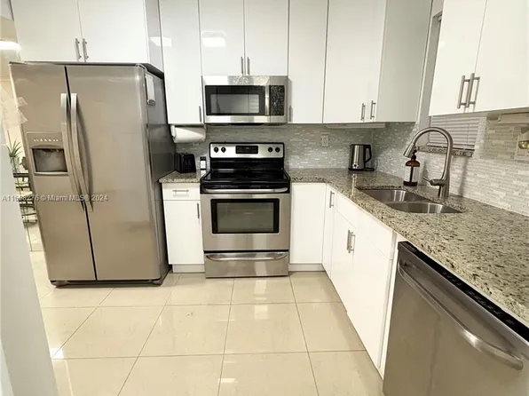 9233 SW 8th St APT 101, Boca Raton, FL 33428