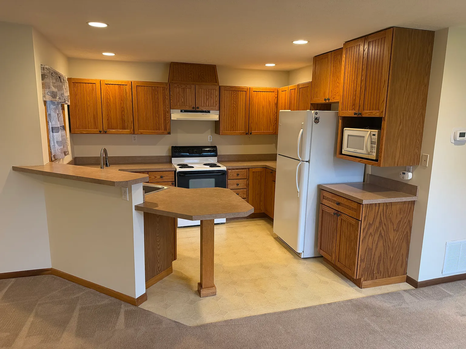 3 bed, 2.5 bath, 1450 sqft, $1,900 — Photo 4