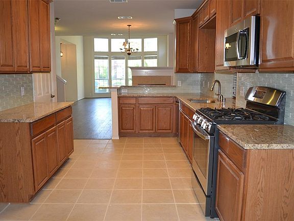 5th image of 11502 Chaucer Dr