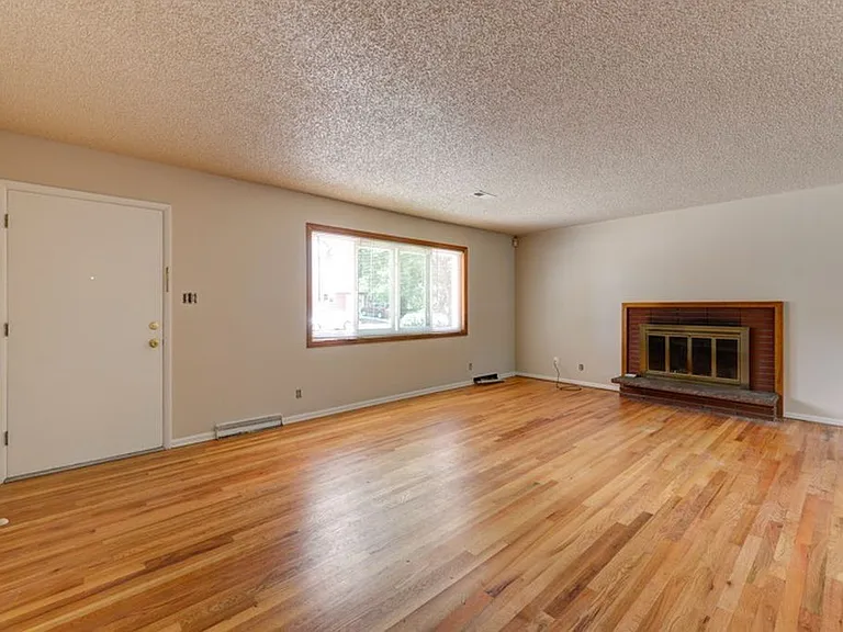 3895 Elmhurst Pl — Photo 6