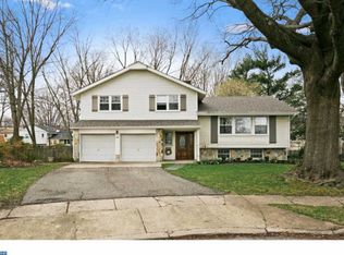 135 Parkway Ter, Mount Laurel, NJ 08054