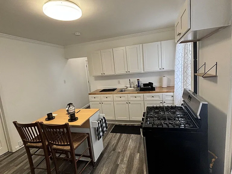 135 5th Ave — Photo 9