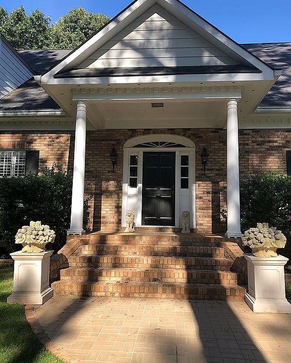 2nd image of 525 Riverside Dr