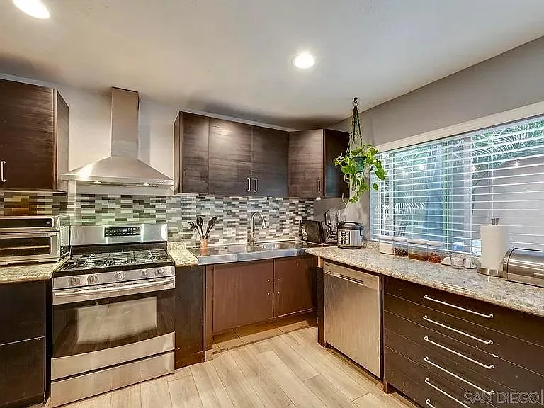 9022 Flanders Dr — Photo 10