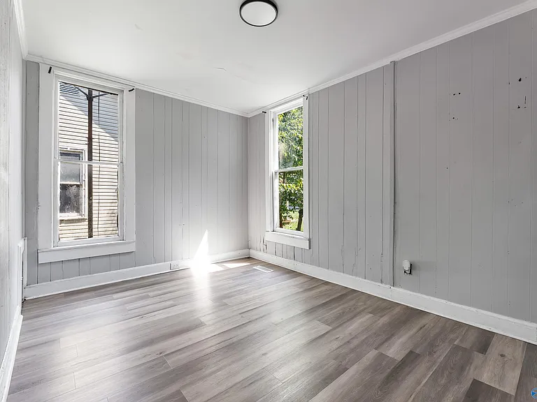 109 5th Ave NW — Photo 18