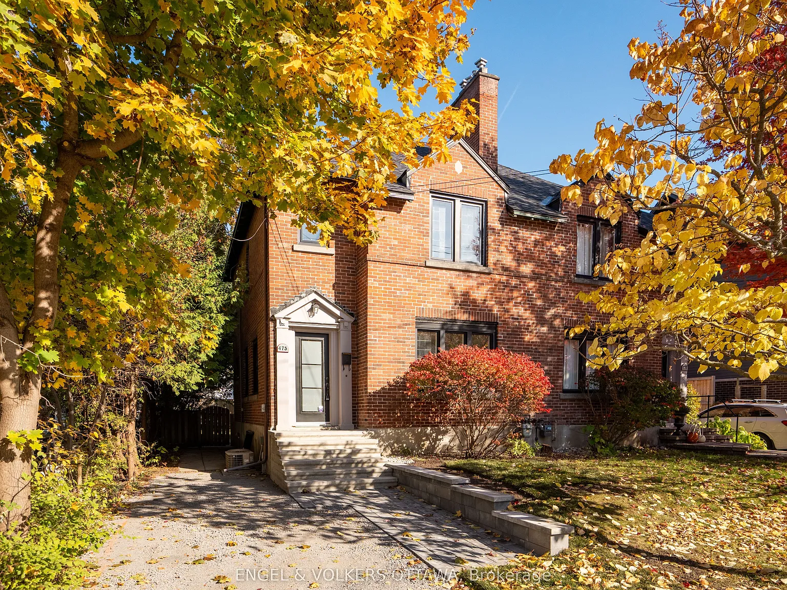 4 bed, $3,300 — Photo 1