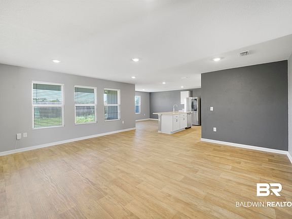 5th image of 304 Rhineheart Ln