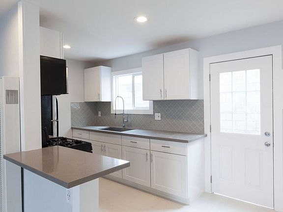 2nd image of 1800 N Kingsley Dr #1802