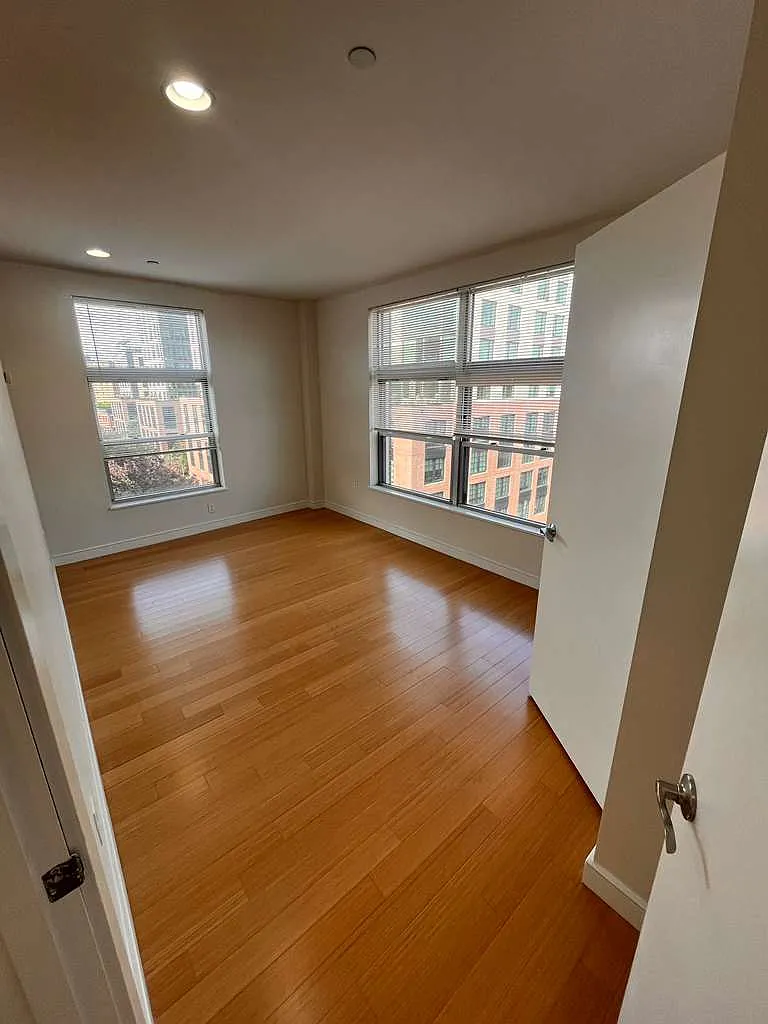 2 bed, 1.5 bath, $4,300 — Photo 2
