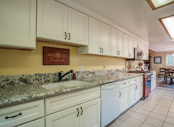 4th image of 18050 La Verne Dr