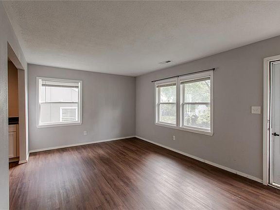 3rd image of 2918 S 51st Ter