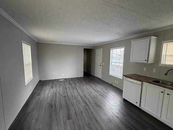 2nd image of 302 Carriage Lane Est