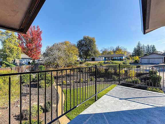5th image of 110 Deerwood Way