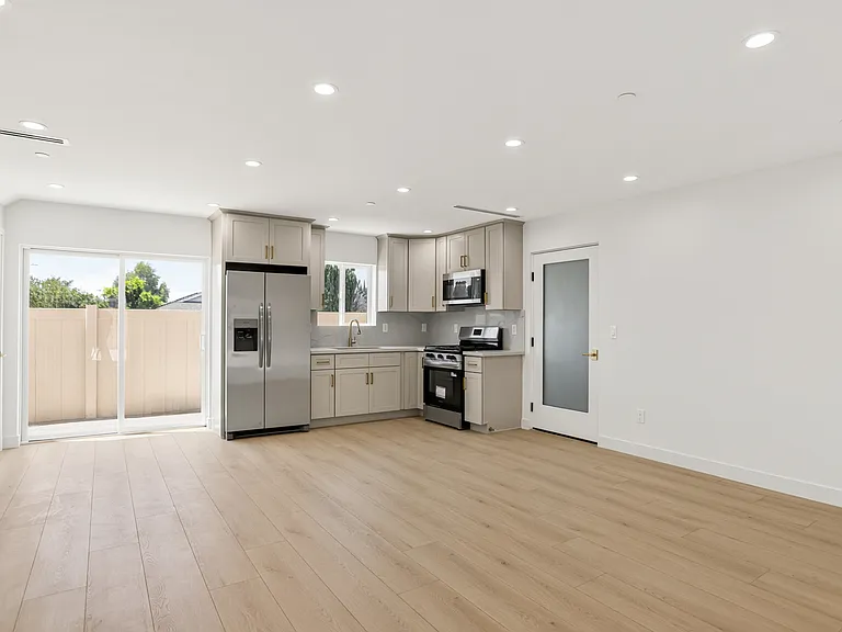 11502 Valjean Ave #3/4 — Photo 2