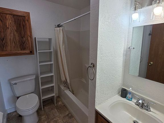 5th image of 153 E 2nd St #5