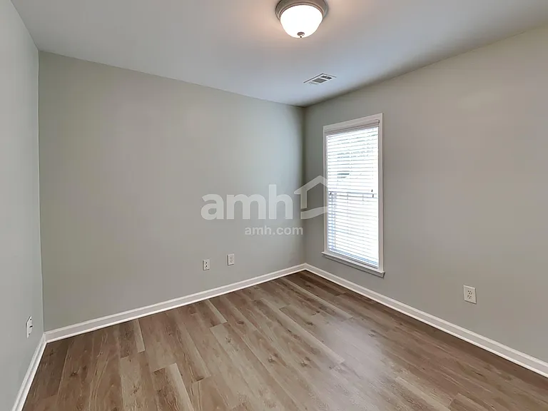 811 Greenwood Xing — Photo 20
