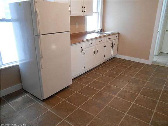 3rd image of 422 Wood Ave